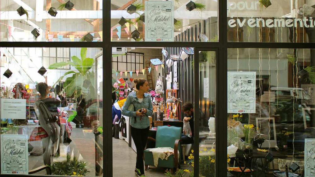 Des marseillais faisant du shopping