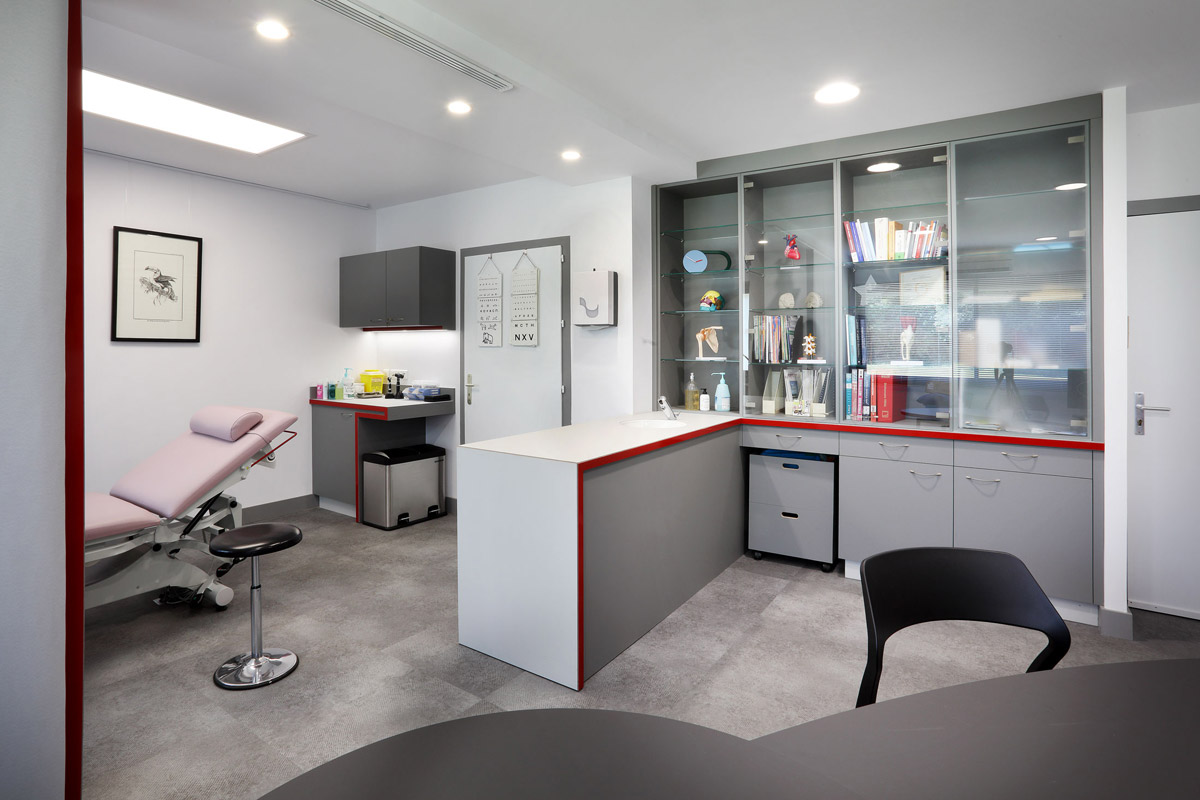 aménagement intérieur d'un cabinet médical de campagne