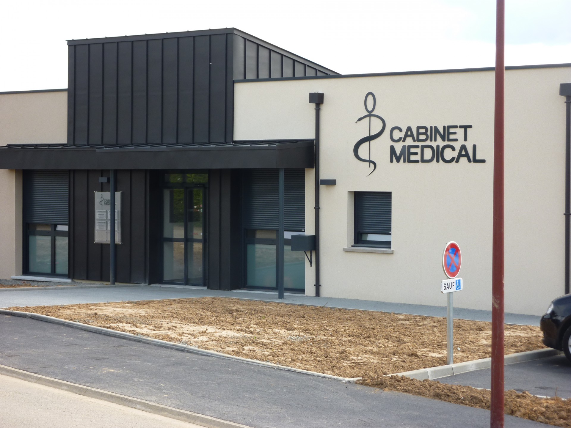 un cabinet médical de campagne