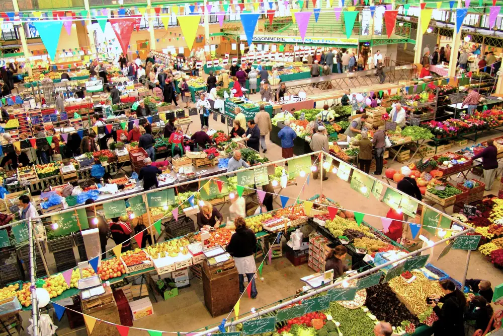 le marché couvert de Sens.