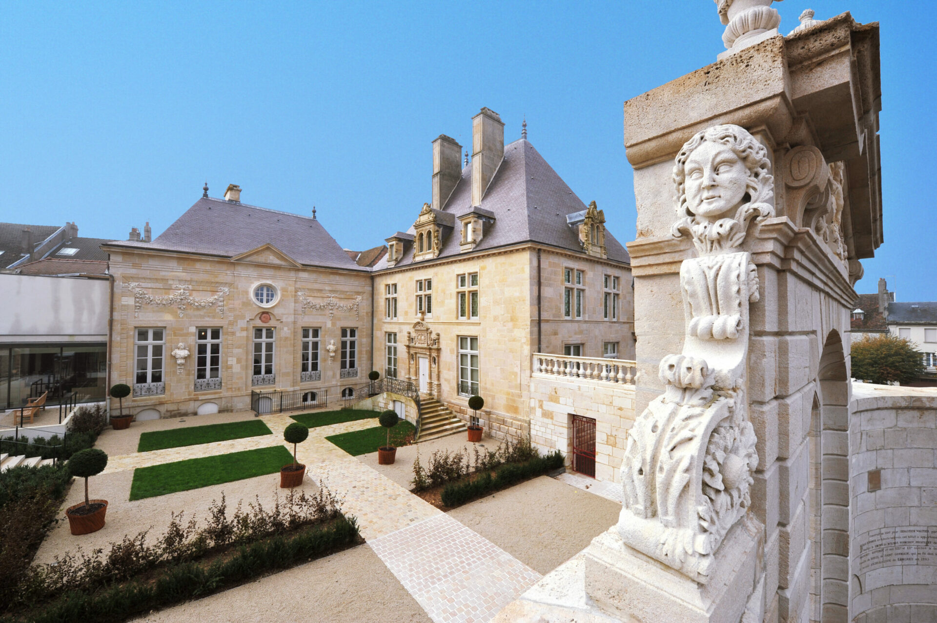 CHAMPAGNE_52_LANGRES_Patrimoine_Grands-Hommes_Maison-Lumieres_Denis-Diderot_exterieur_©P.-Lemoine-scaled Choisir la Haute-Marne