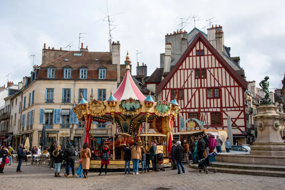 le manège de la place François Rude, Dijon.