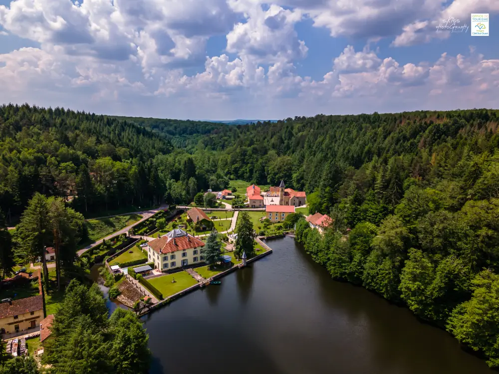 vue aérienne de l'abbaye Notre-Dame de Droiteval à Claudon