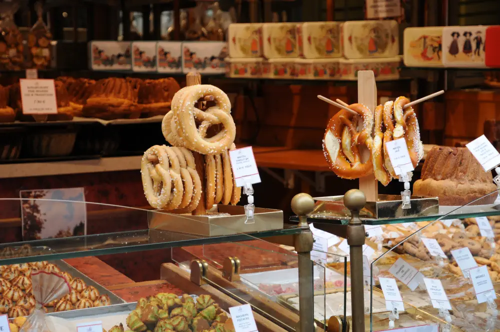 épicerie alsacienne avec des bretzels et autres spécialités.